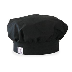 Chapeau de chef ajustable et confortable à l'aide d'un élastique. La toque est de couleur noir.