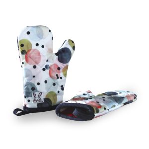 Mitaines de four isolées pour enfant à imprimé de pois.