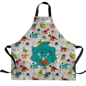 Tablier pour enfant à motif ''Dinosaures''. Doté d'une poche amusante au devant en forme d'un tricératops. Le tablier est ajustable à l'encolure à l'aide de boutons pressions. Il est offert en 2 grandeurs. Fabriqué au Québec.